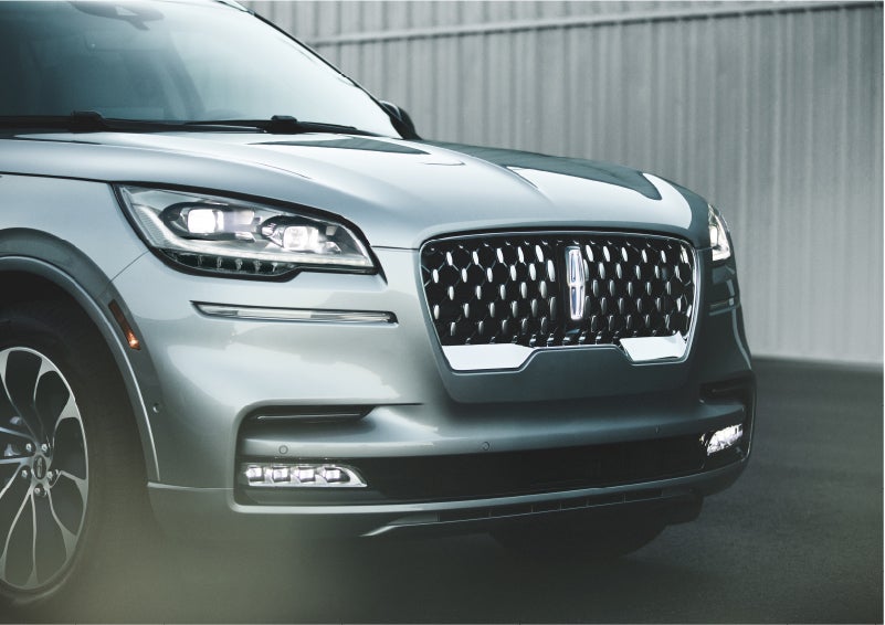 The available adaptive pixel LED headlamps of the 2023 Lincoln Aviator® SUV activated | All Star Lincoln in Prairieville LA