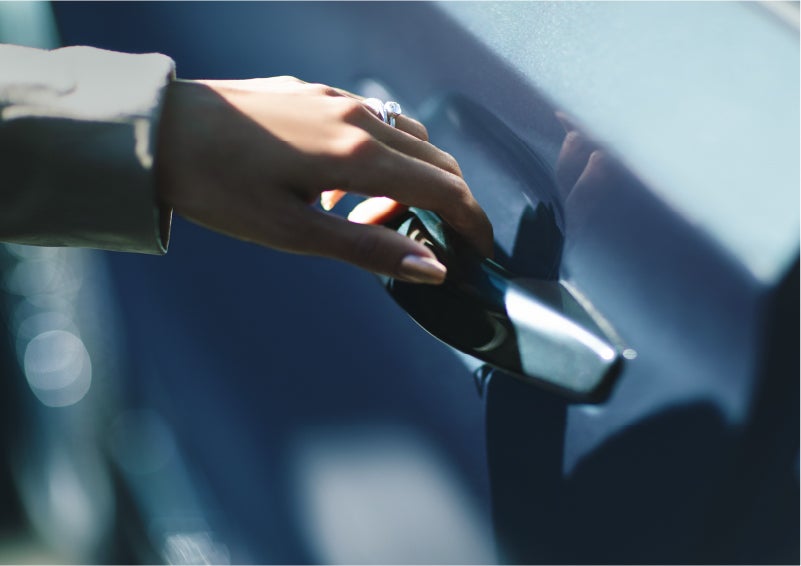 A hand gracefully grips the Light Touch Handle of a 2023 Lincoln Aviator® SUV to demonstrate its ease of use | All Star Lincoln in Prairieville LA