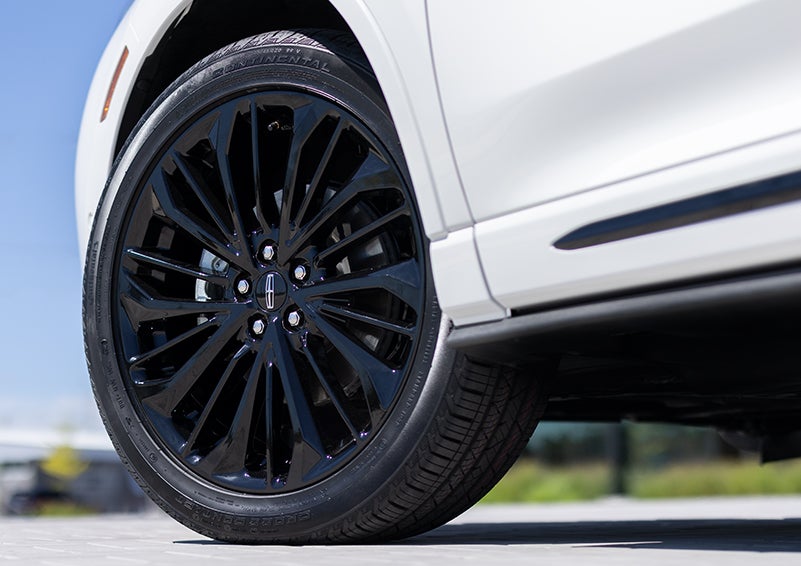 The stylish blacked-out 20-inch wheels from the available Jet Appearance Package are shown. | All Star Lincoln in Prairieville LA