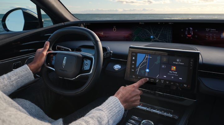 The driver of a 2024 Lincoln Nautilus® SUV interacts with the new Lincoln Digital Experience. | All Star Lincoln in Prairieville LA